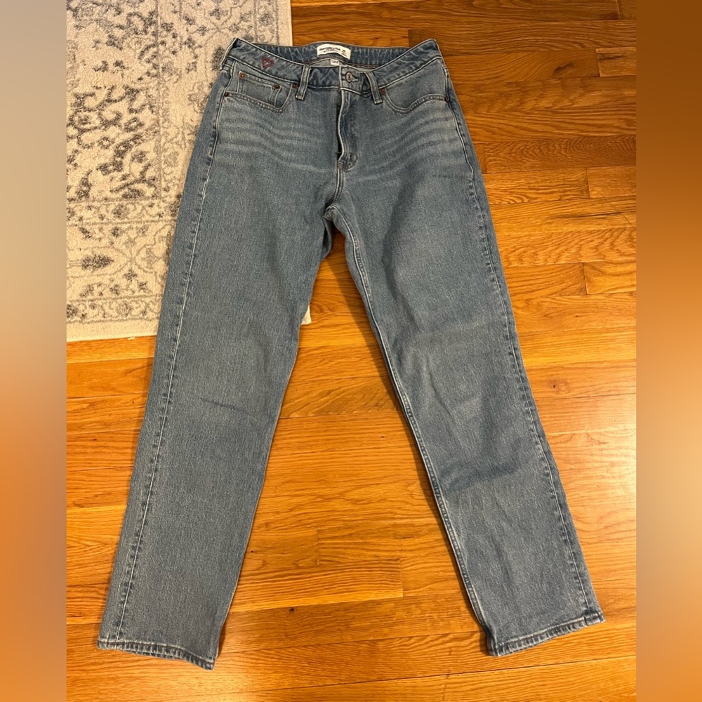 Abercrombie & Fitch Light Blue Curve Love Mid Rise Straight Jeans - 29